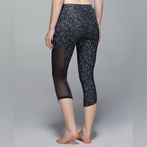 Lululemon Hot to Street Crop Biggie Brushed Animal Coal Black Legging Size 4 EUC